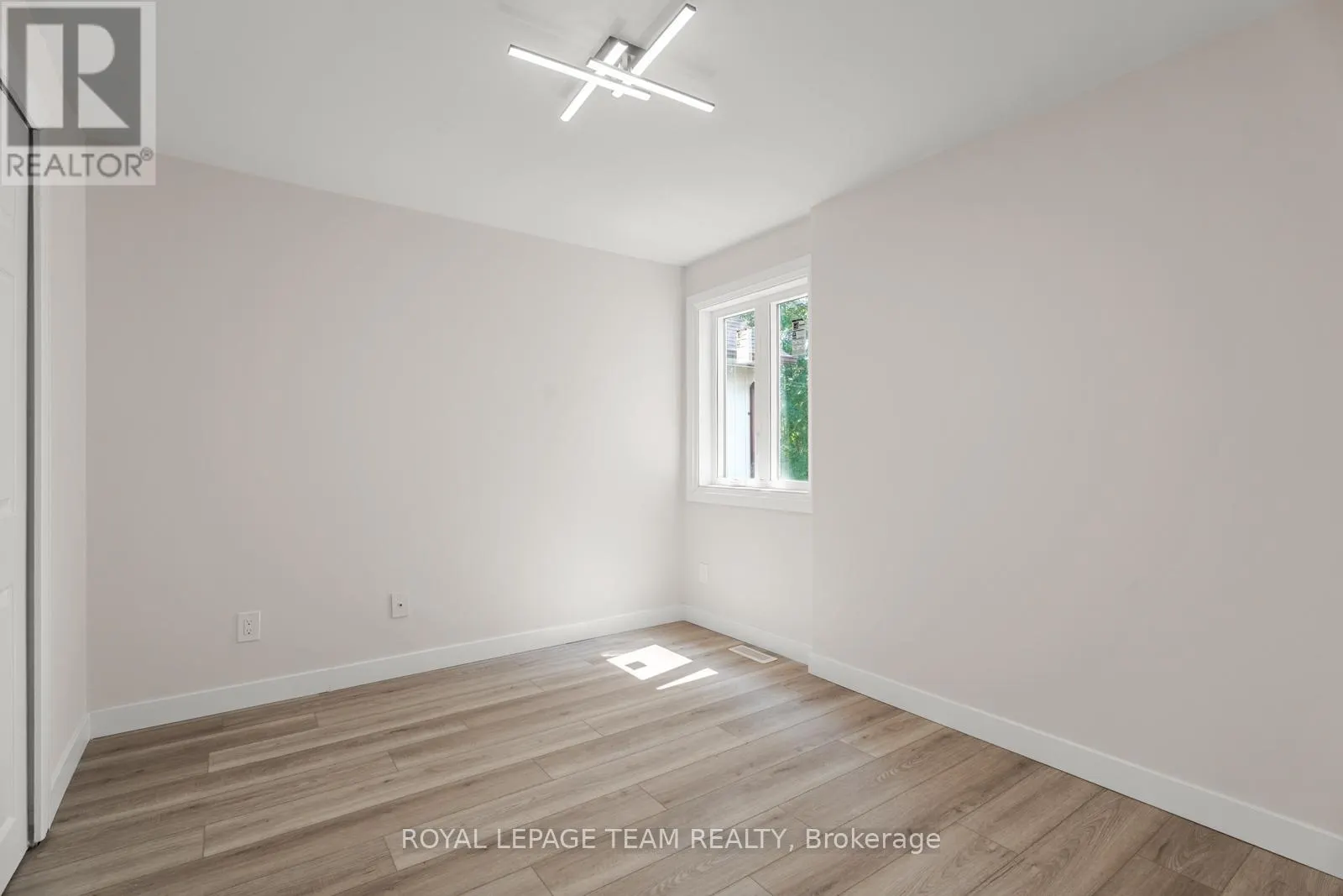 54 GREENBORO CRESCENT