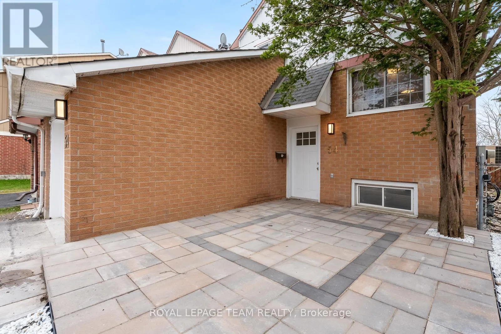 54 GREENBORO CRESCENT