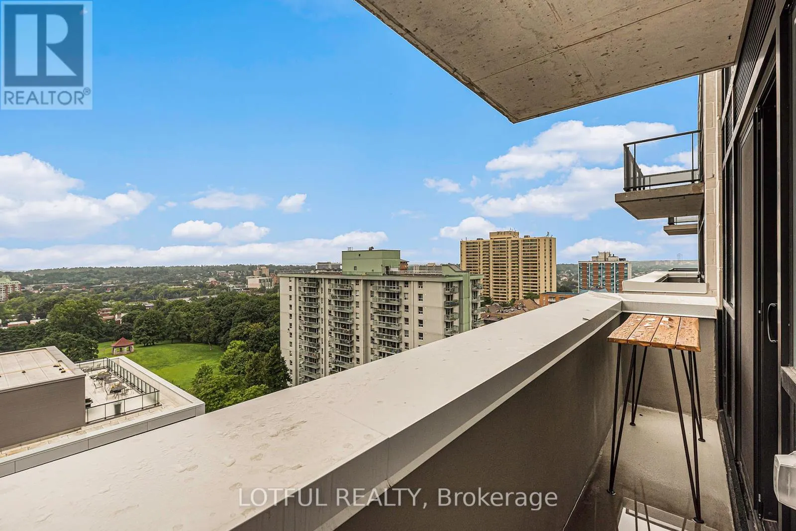 1305 - 560 RIDEAU STREET