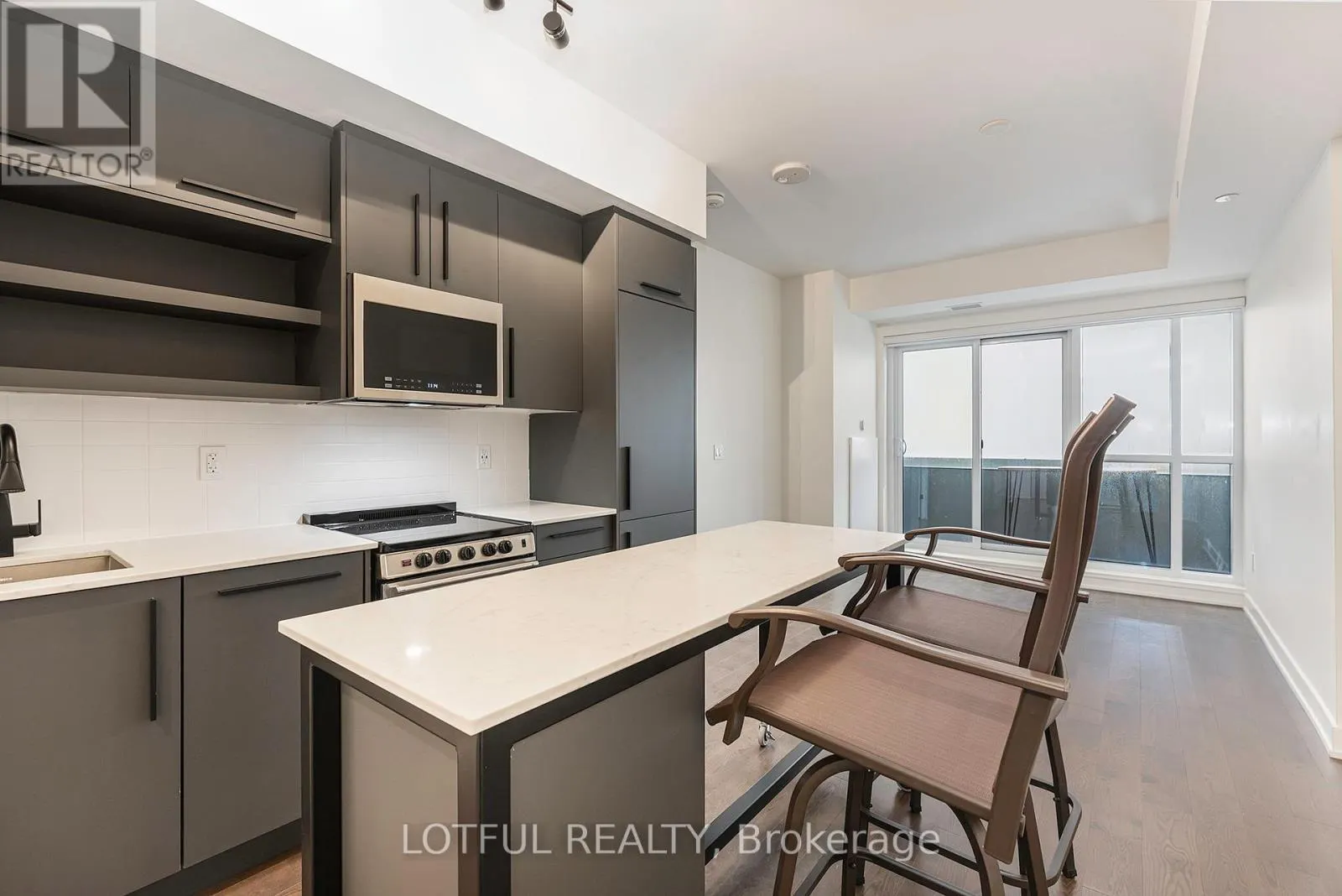 1305 - 560 RIDEAU STREET