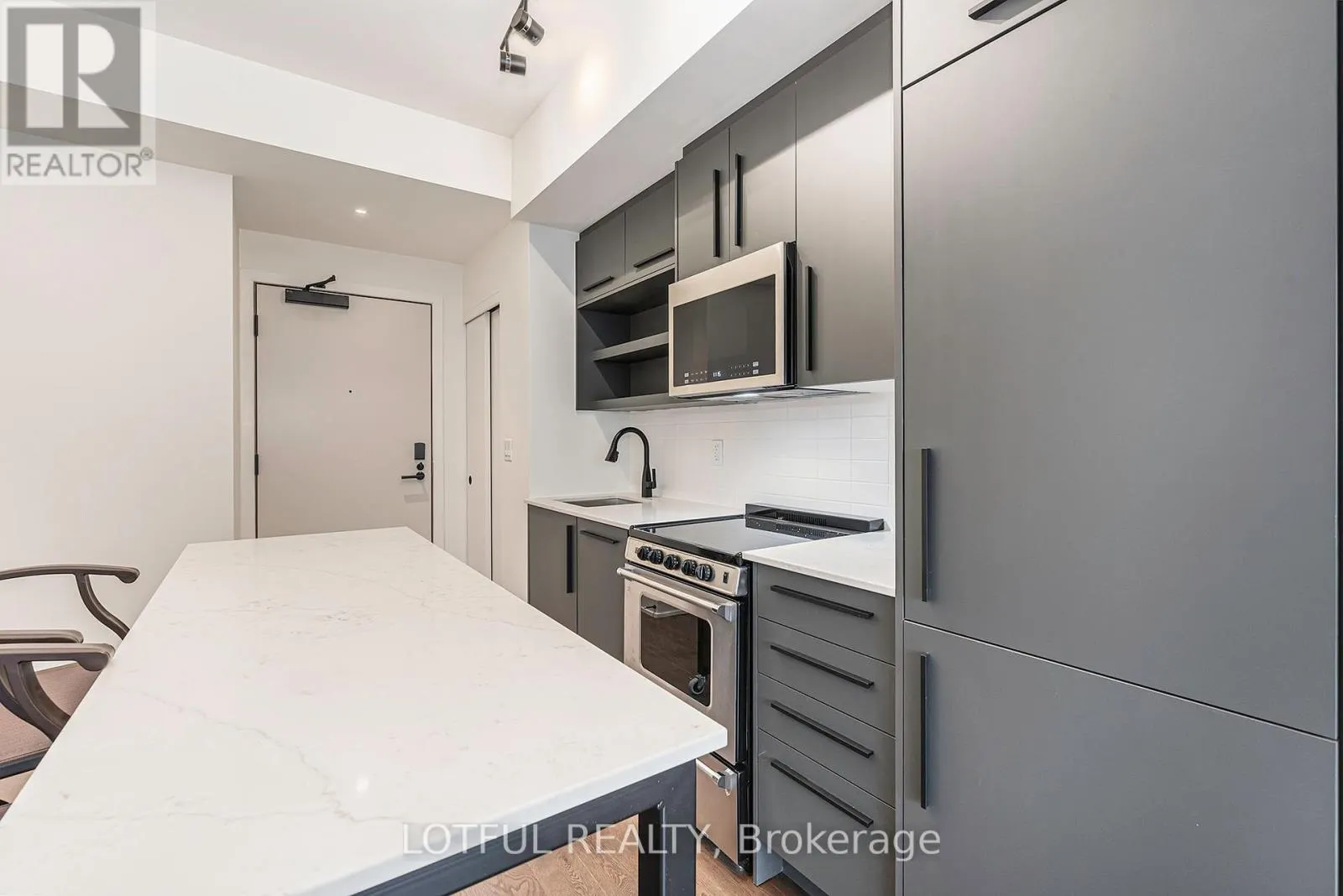 1305 - 560 RIDEAU STREET