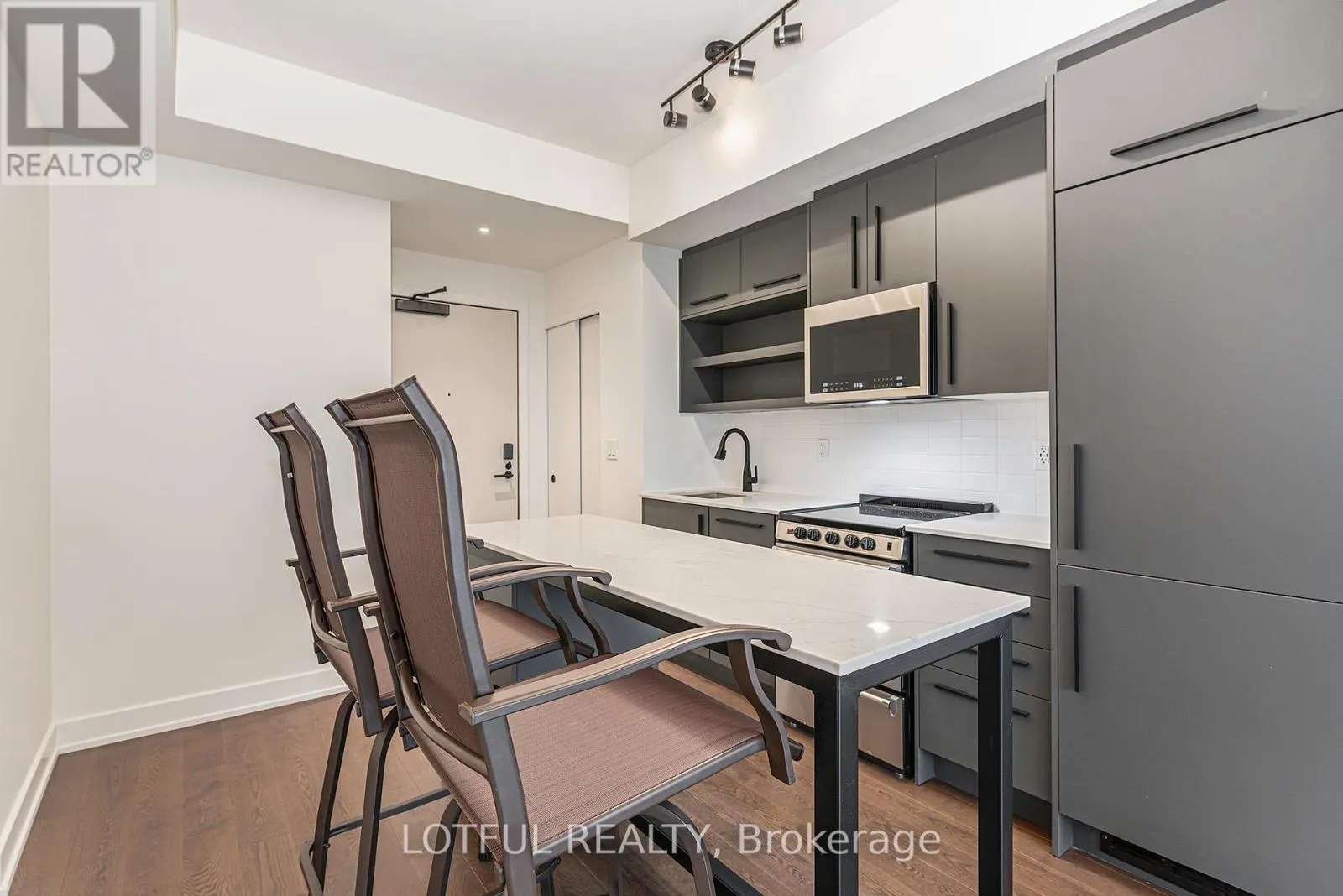 1305 - 560 RIDEAU STREET