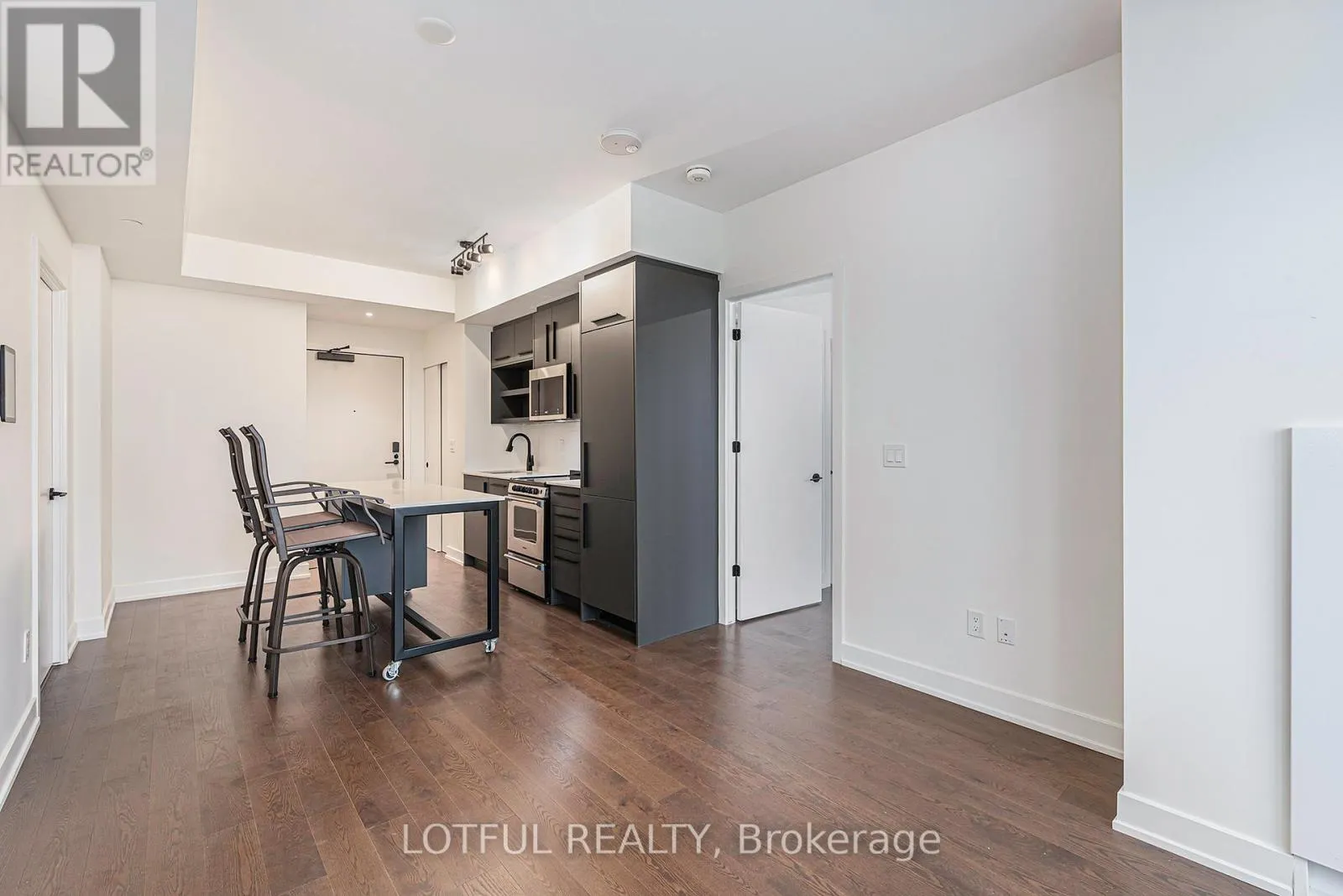 1305 - 560 RIDEAU STREET