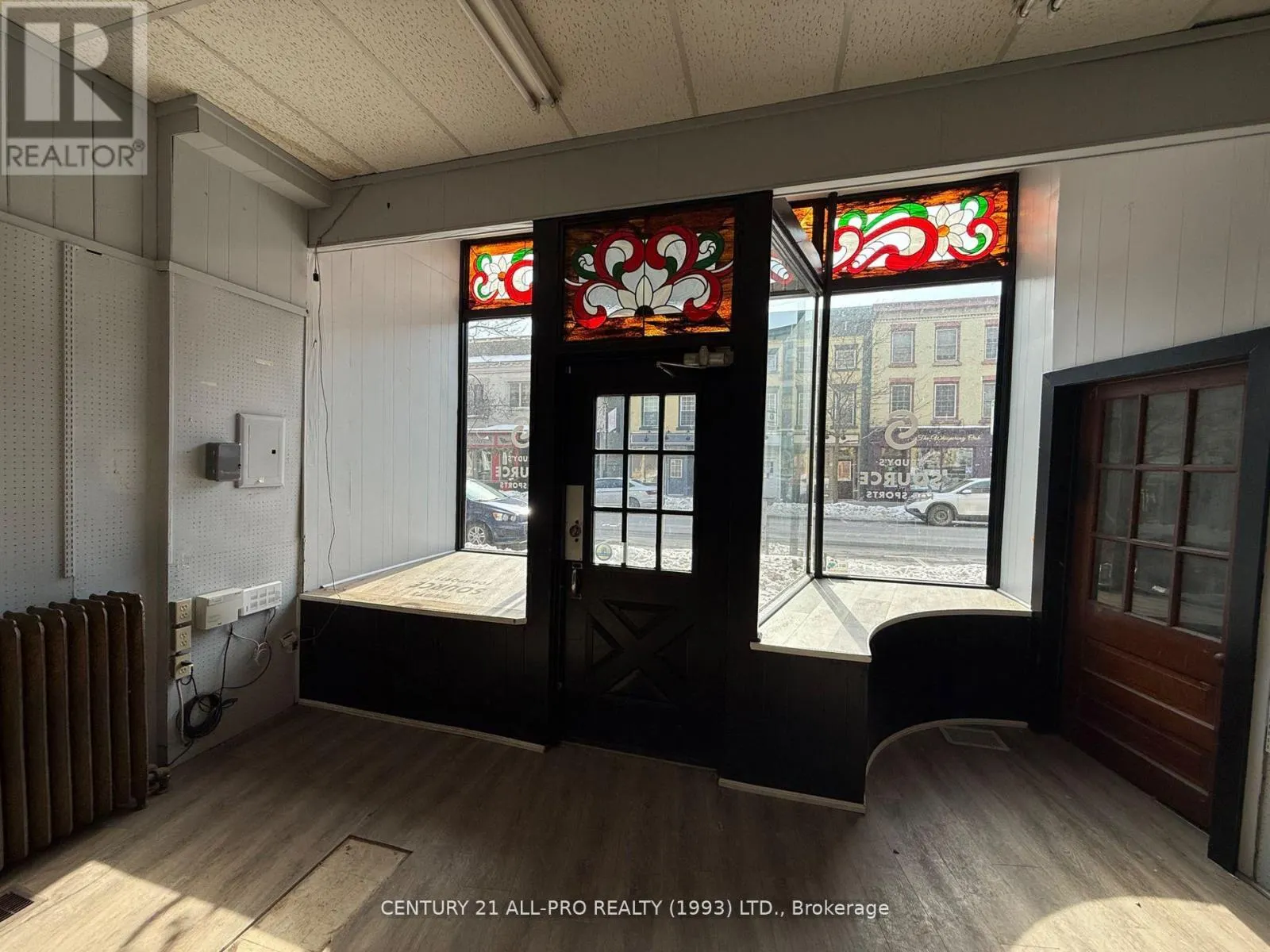 84 KING STREET W