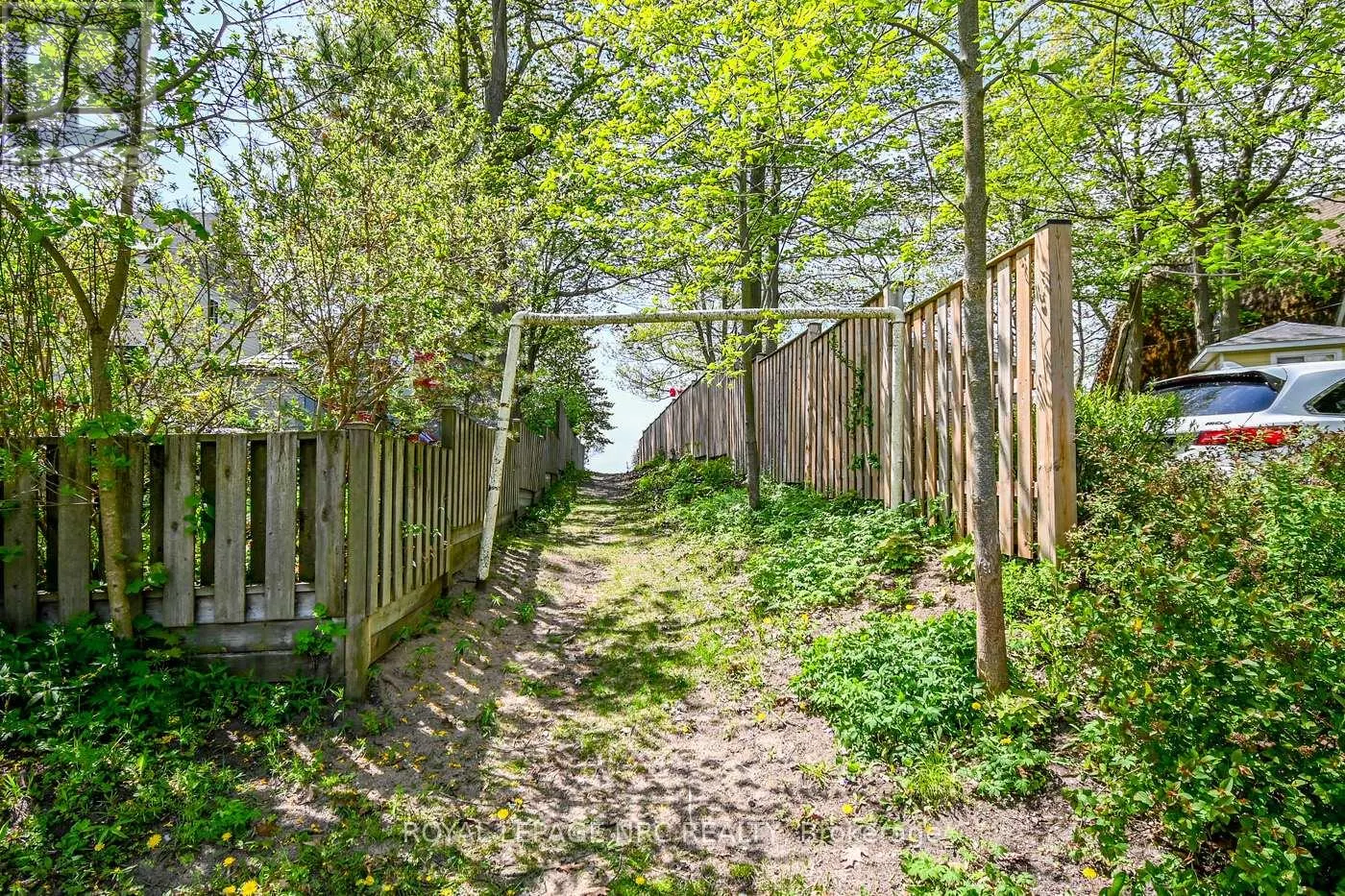 10556 WOODLAND DRIVE