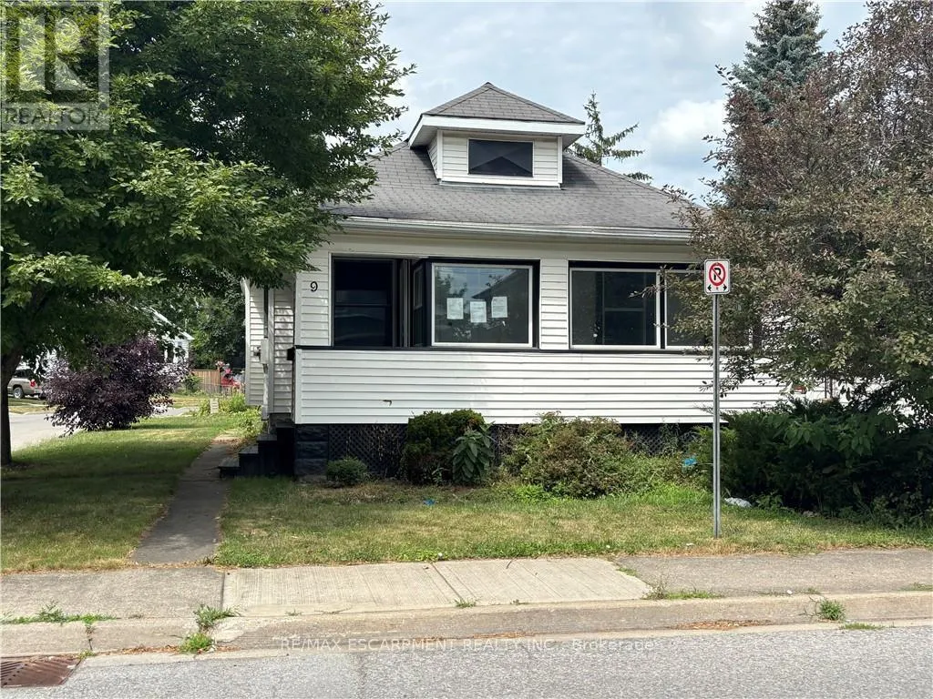 9 GRANTHAM AVENUE