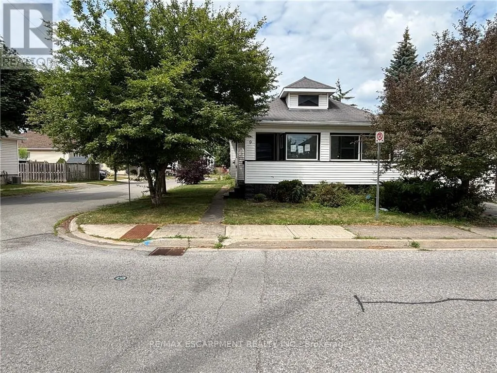 9 GRANTHAM AVENUE