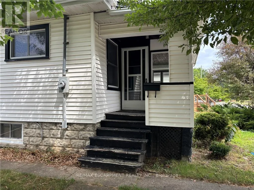9 GRANTHAM AVENUE