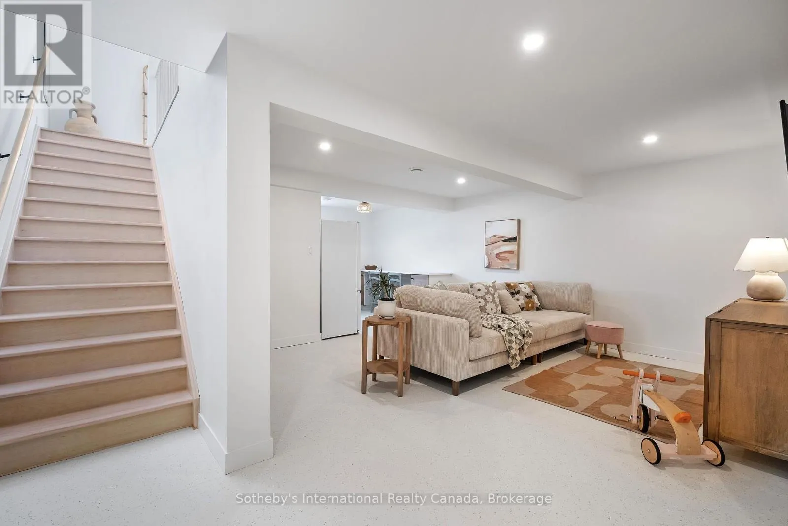 24 WILLIAM STREET W