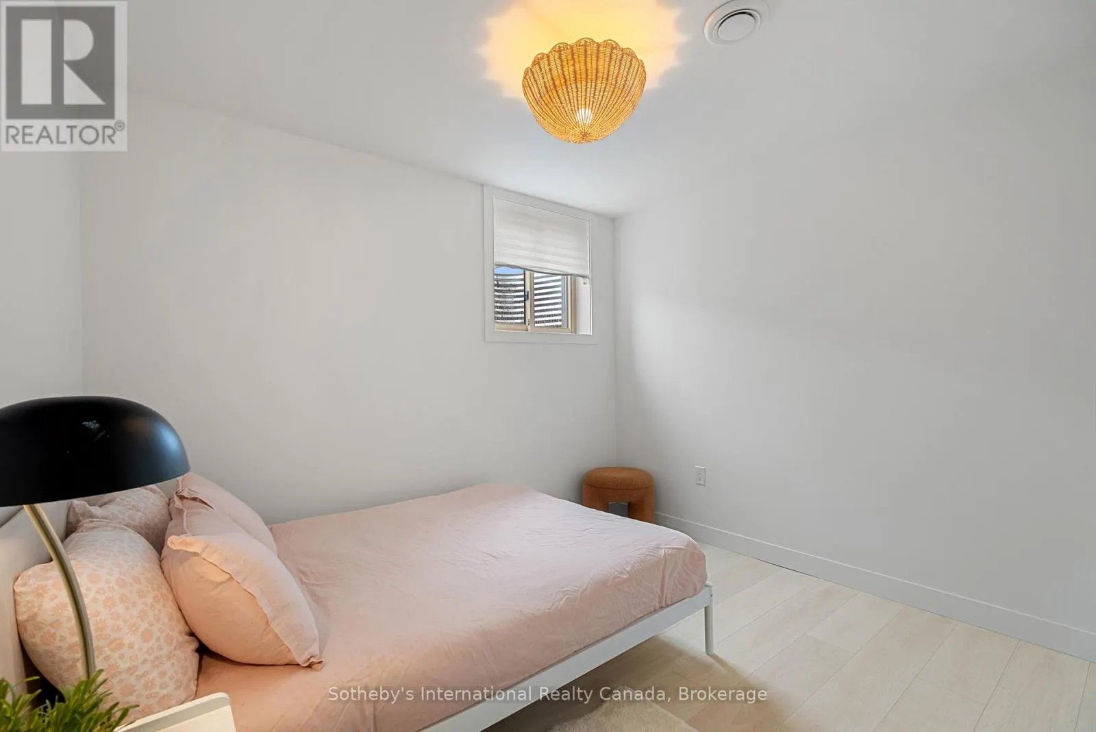 24 WILLIAM STREET W