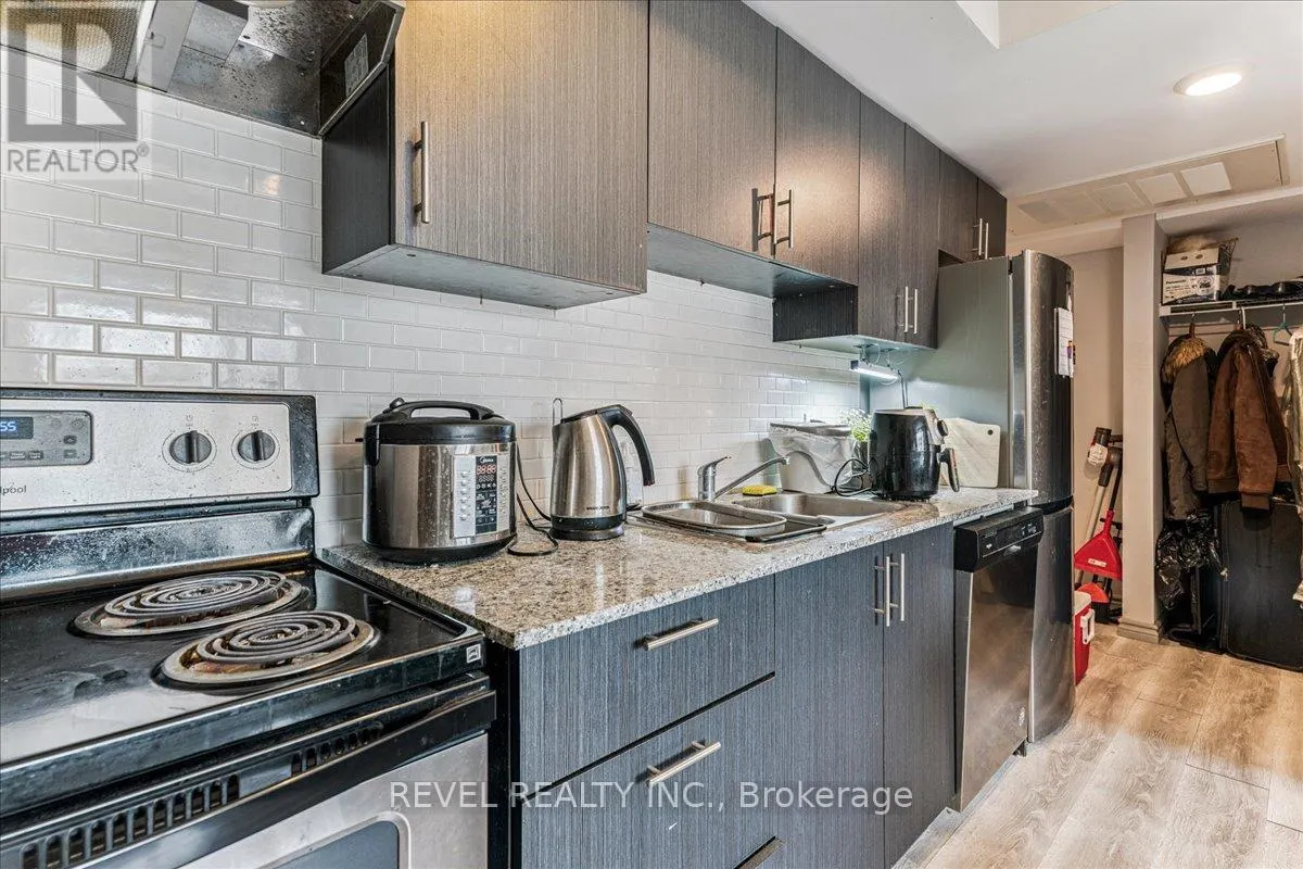 F313 - 275 LARCH STREET