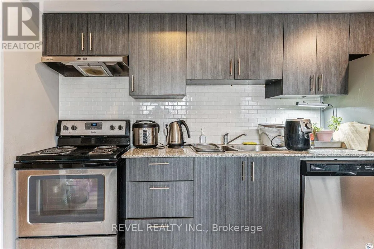 F313 - 275 LARCH STREET