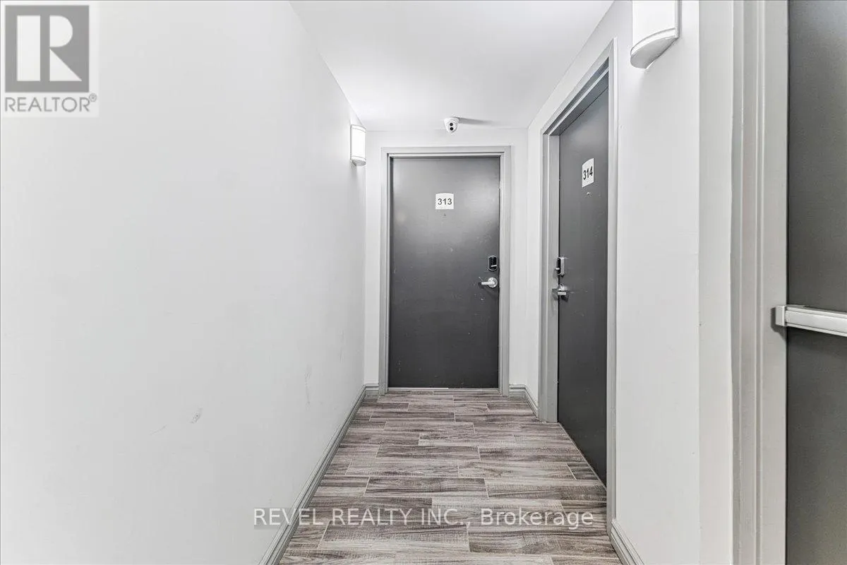 F313 - 275 LARCH STREET