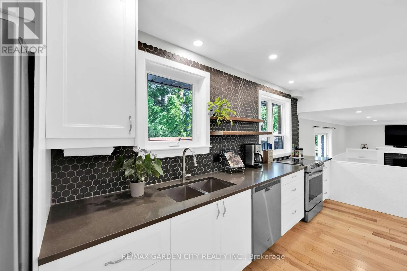 54 DRIFTWOOD COURT