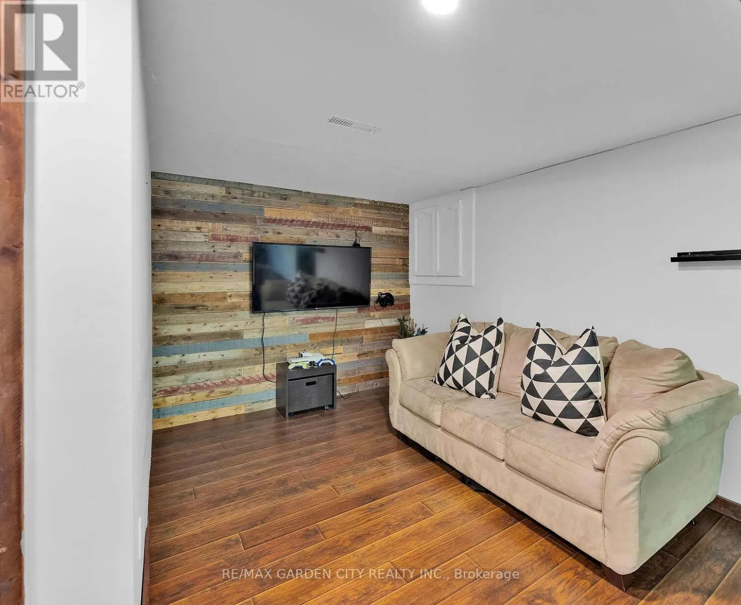 54 DRIFTWOOD COURT