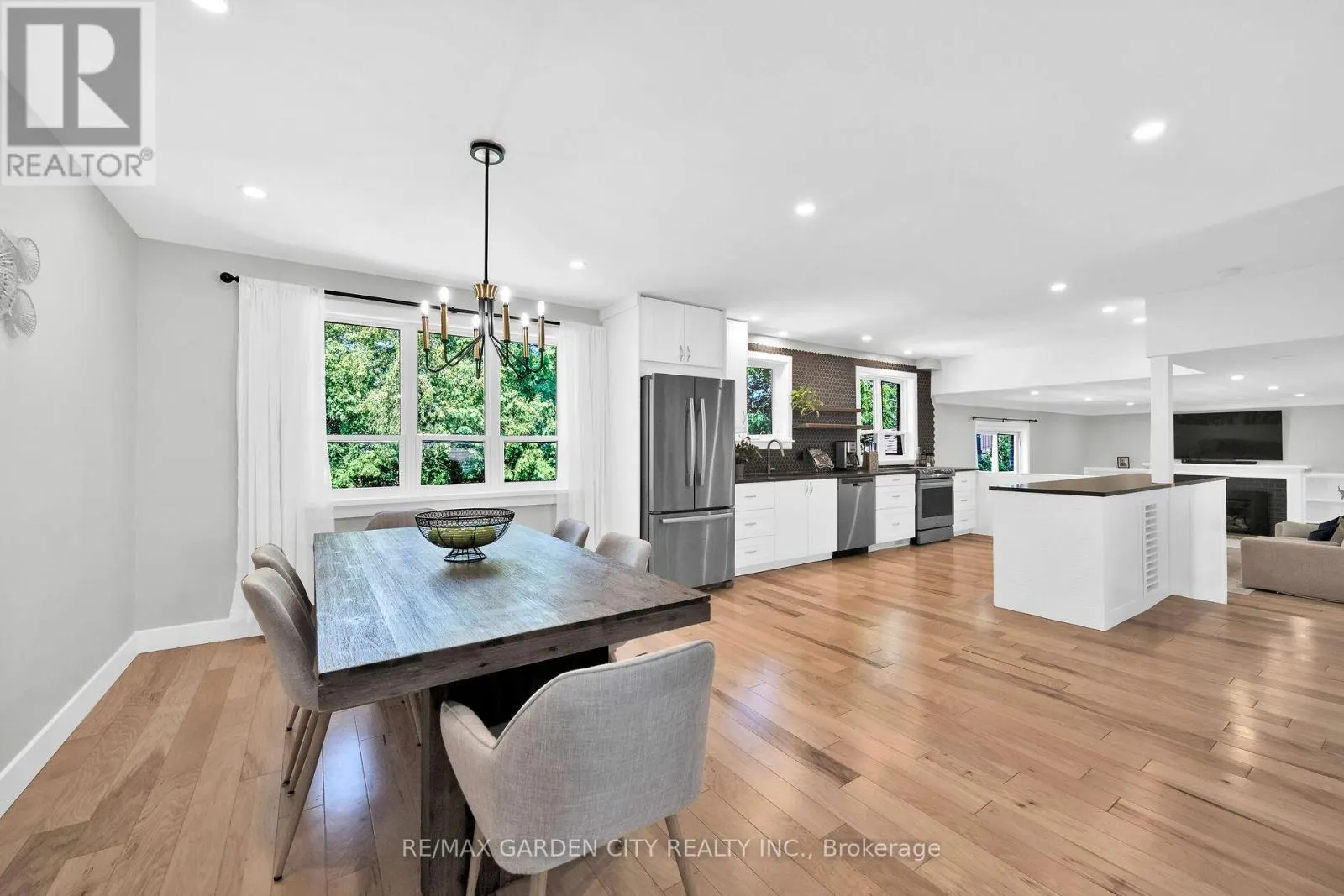 54 DRIFTWOOD COURT