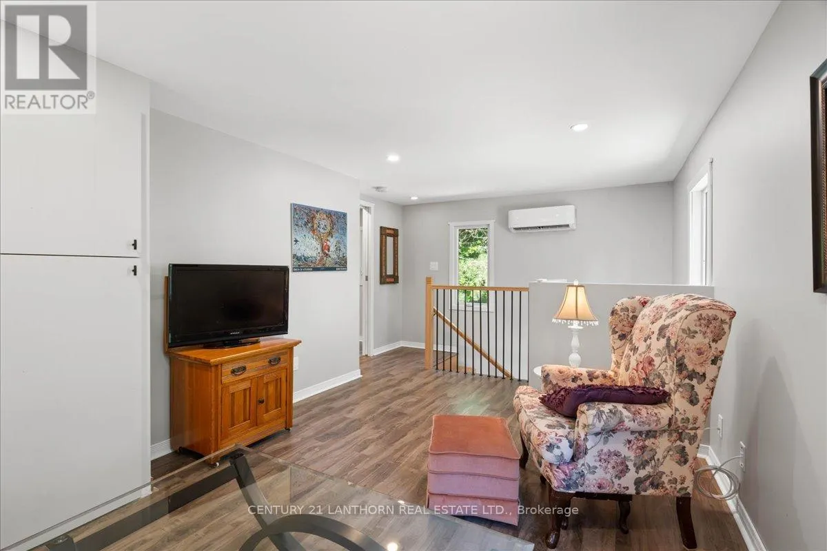 1207 SHANNON ROAD