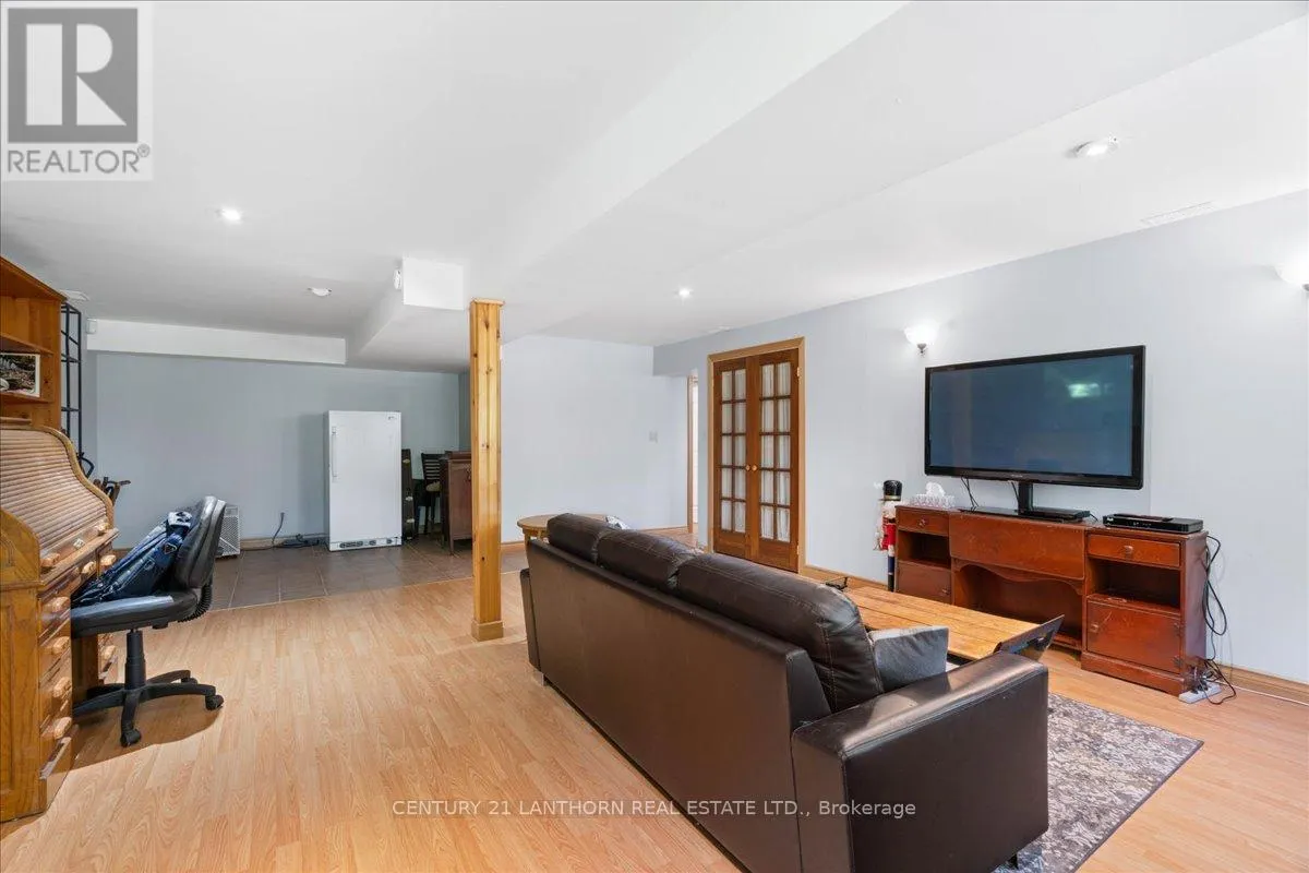 1207 SHANNON ROAD