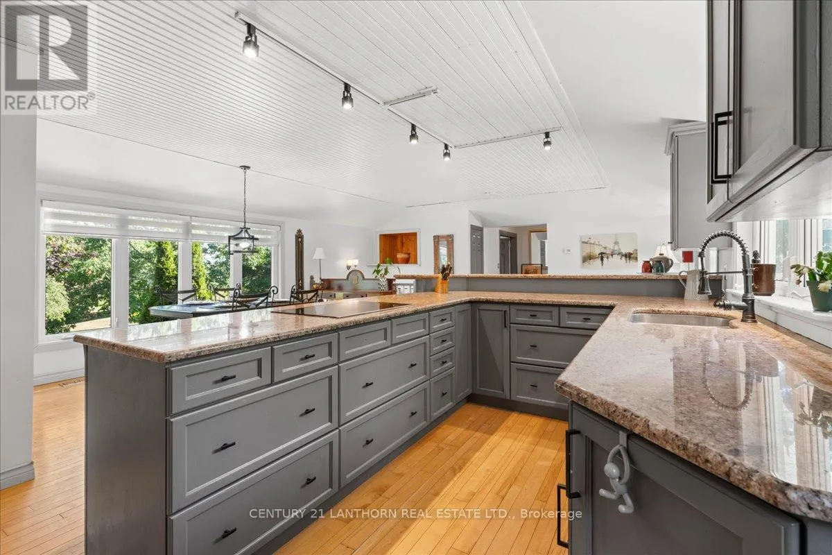 1207 SHANNON ROAD
