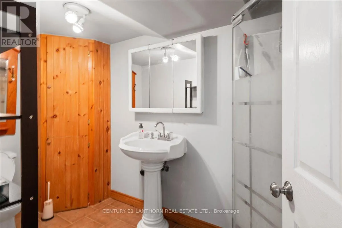 1207 SHANNON ROAD