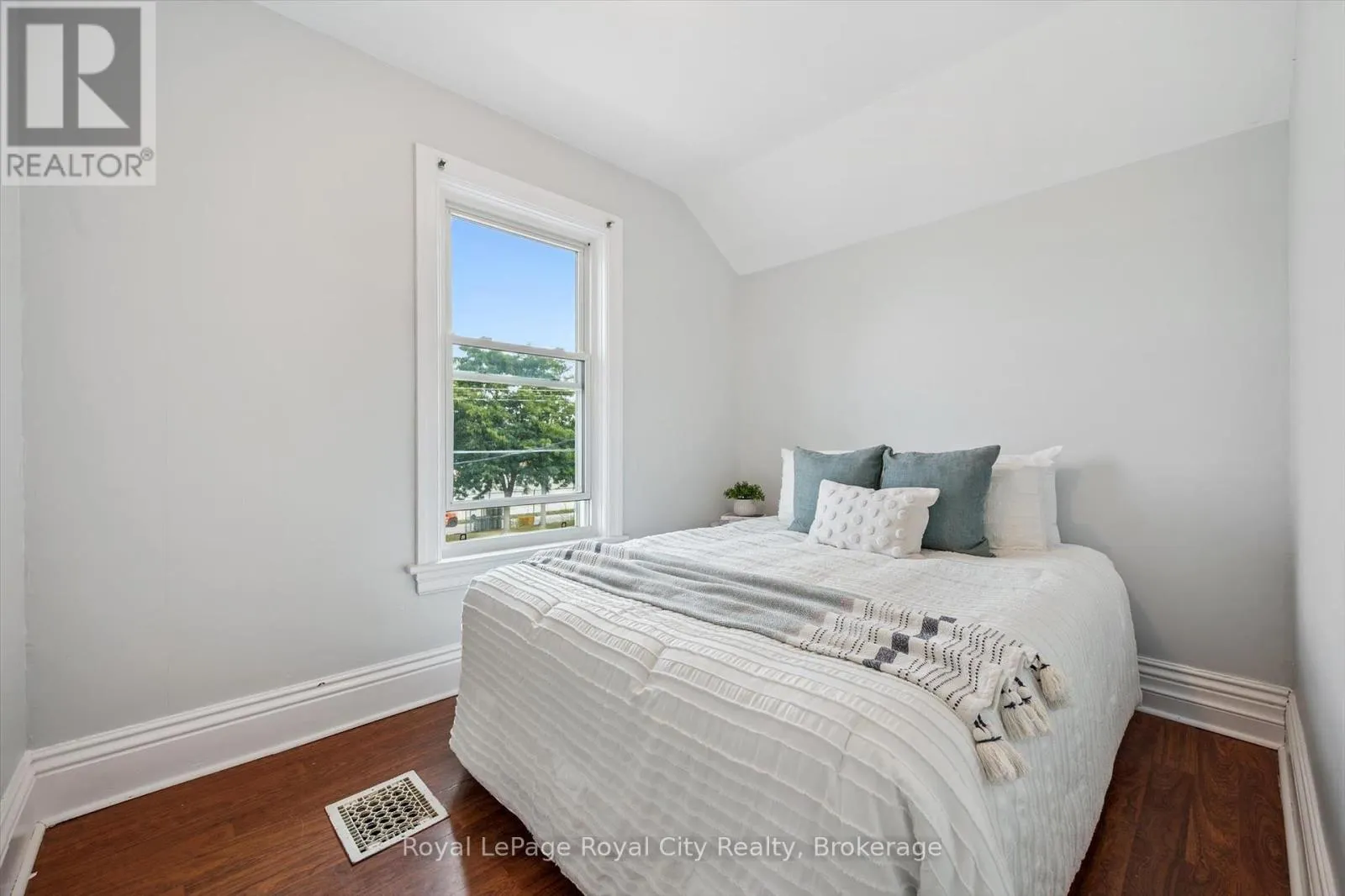 178 YORK ROAD
