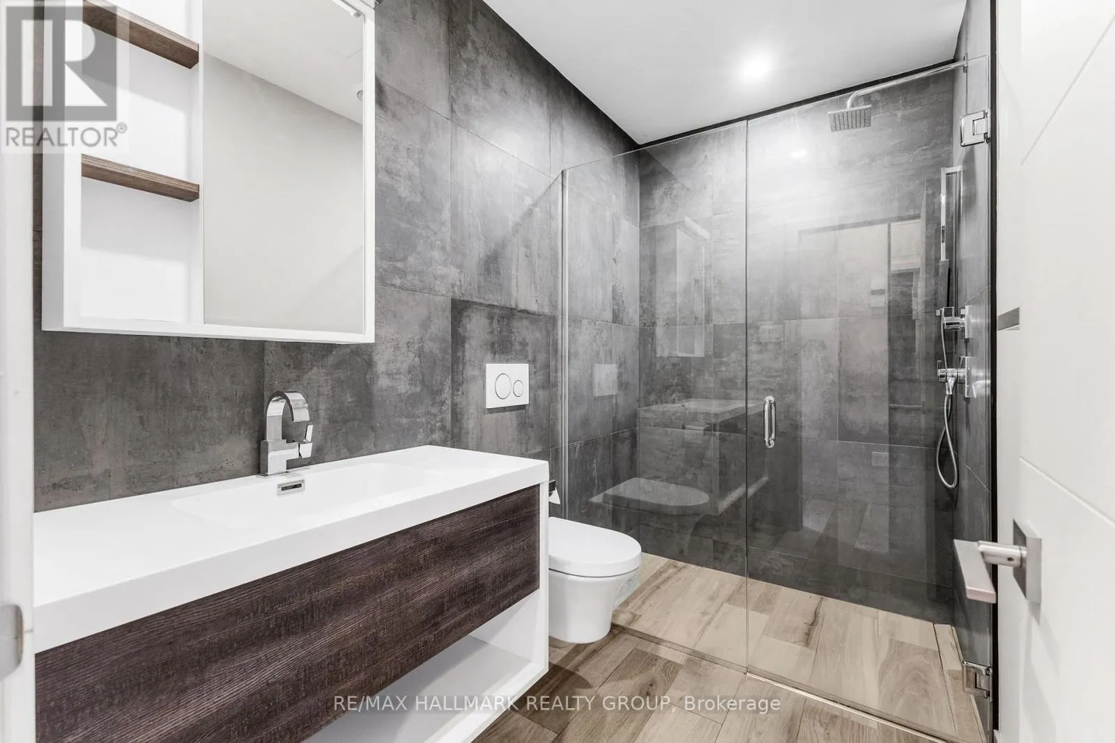1 - 201 MACLAREN STREET