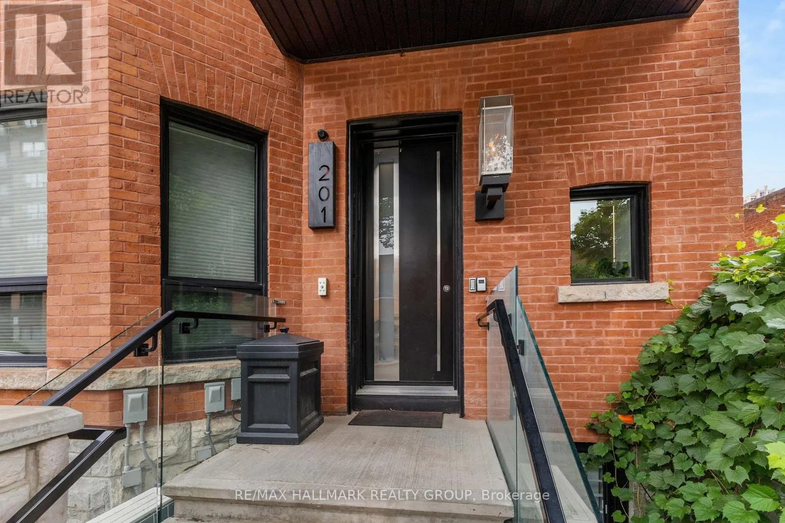 1 - 201 MACLAREN STREET