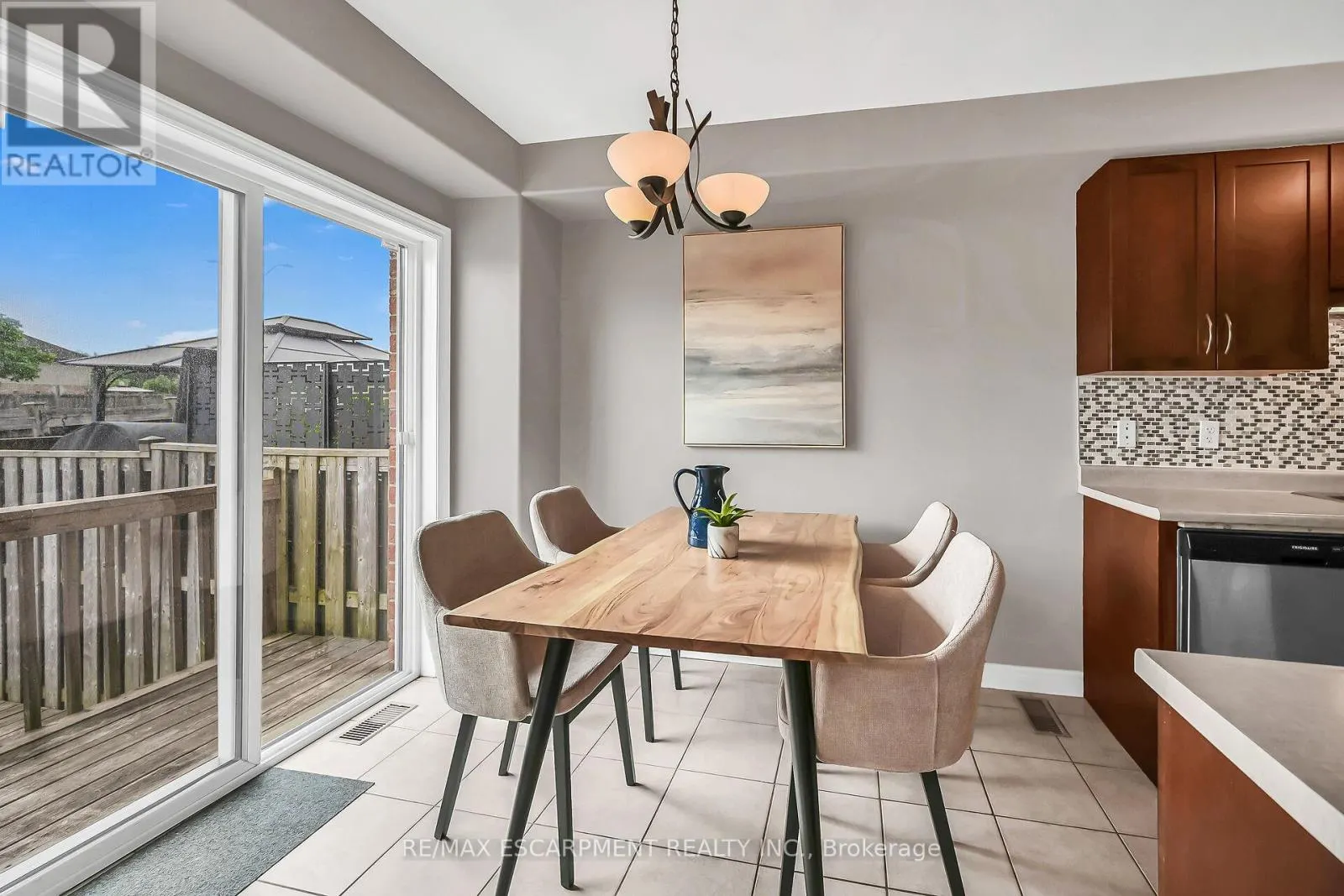 21 - 242 UPPER MOUNT ALBION ROAD