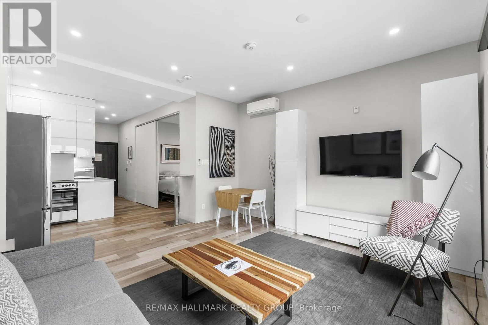 2 - 201 MACLAREN STREET
