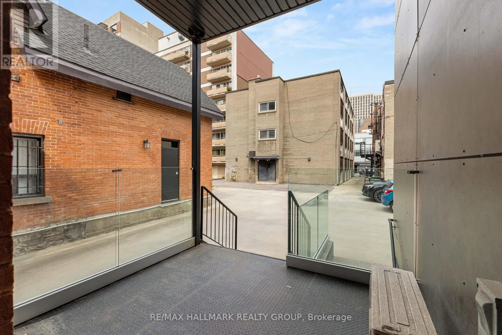 2 - 201 MACLAREN STREET