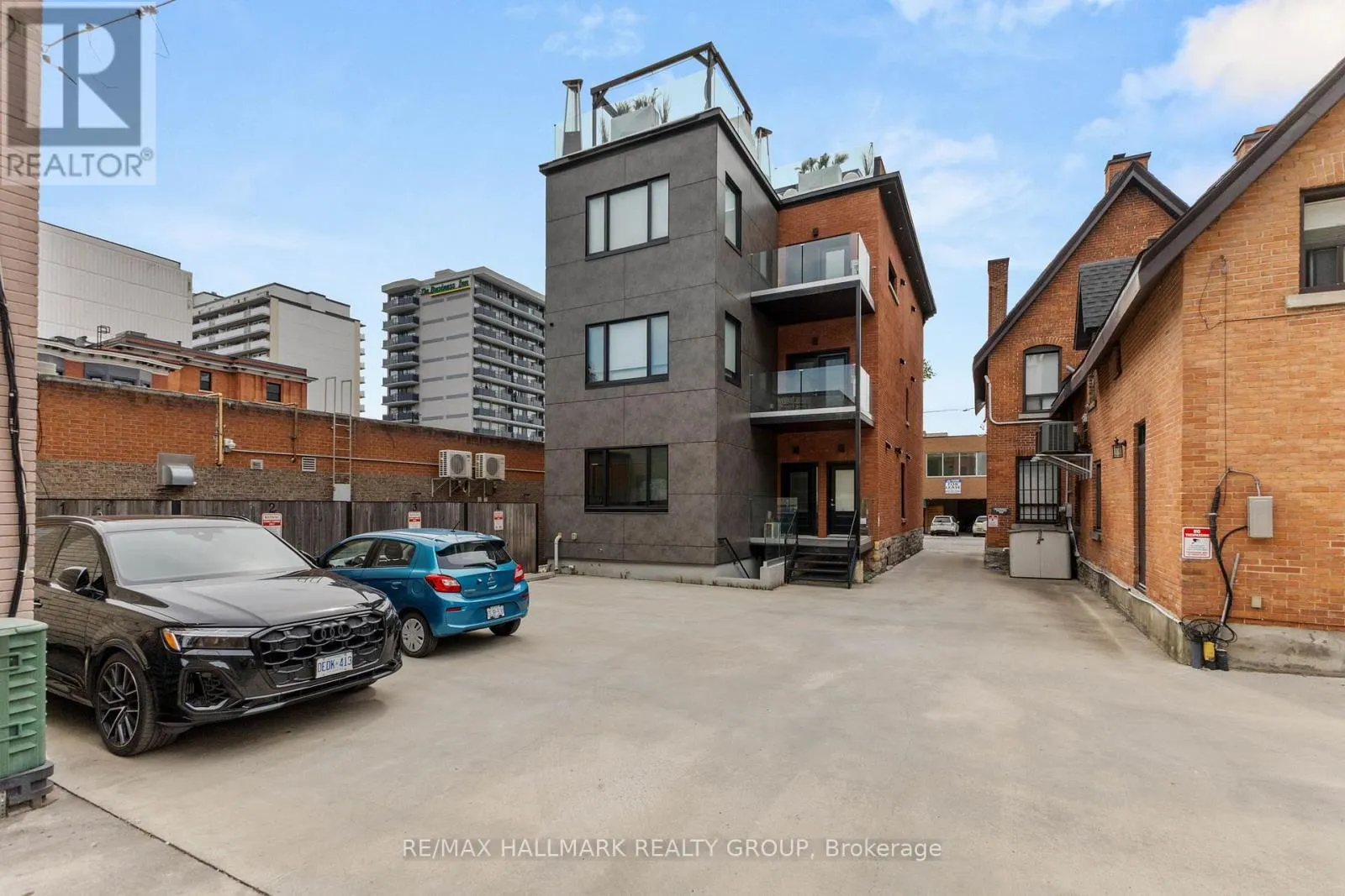 2 - 201 MACLAREN STREET