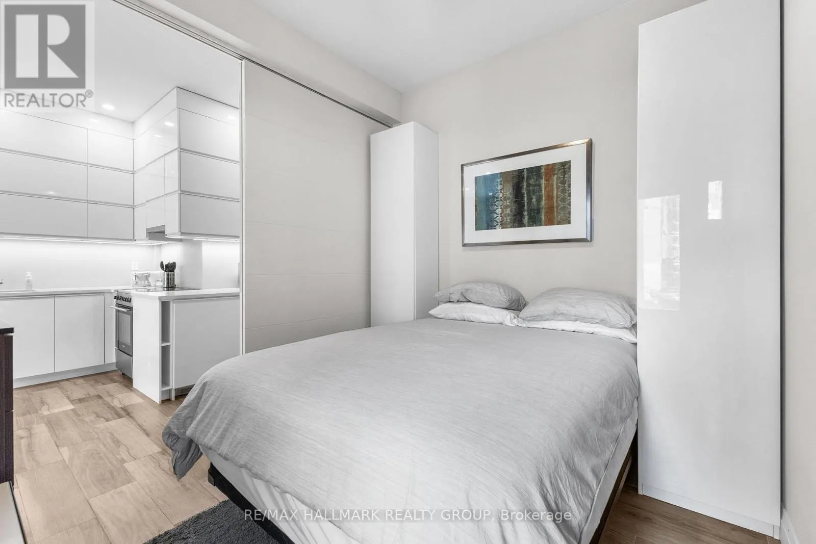 2 - 201 MACLAREN STREET