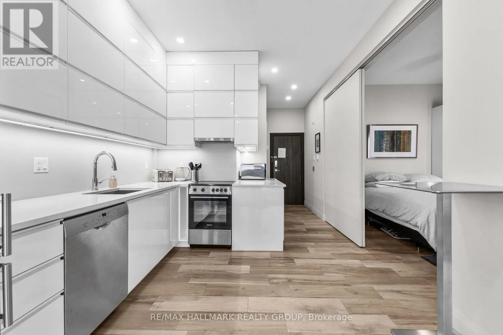 2 - 201 MACLAREN STREET