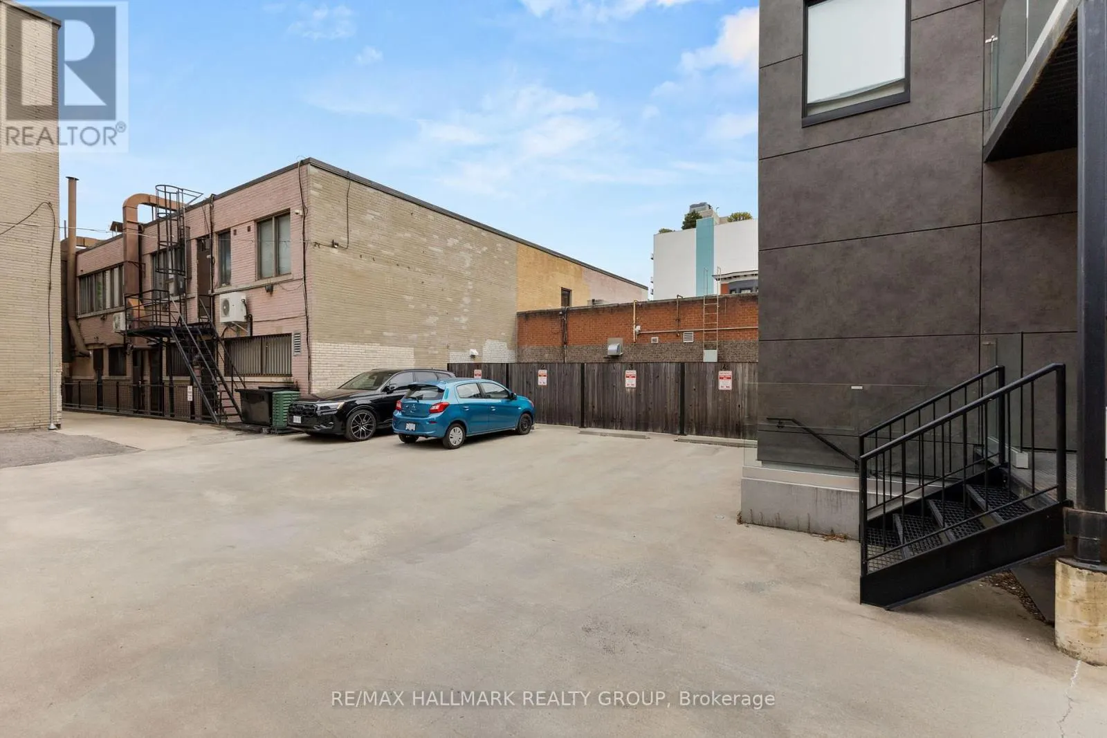 2 - 201 MACLAREN STREET