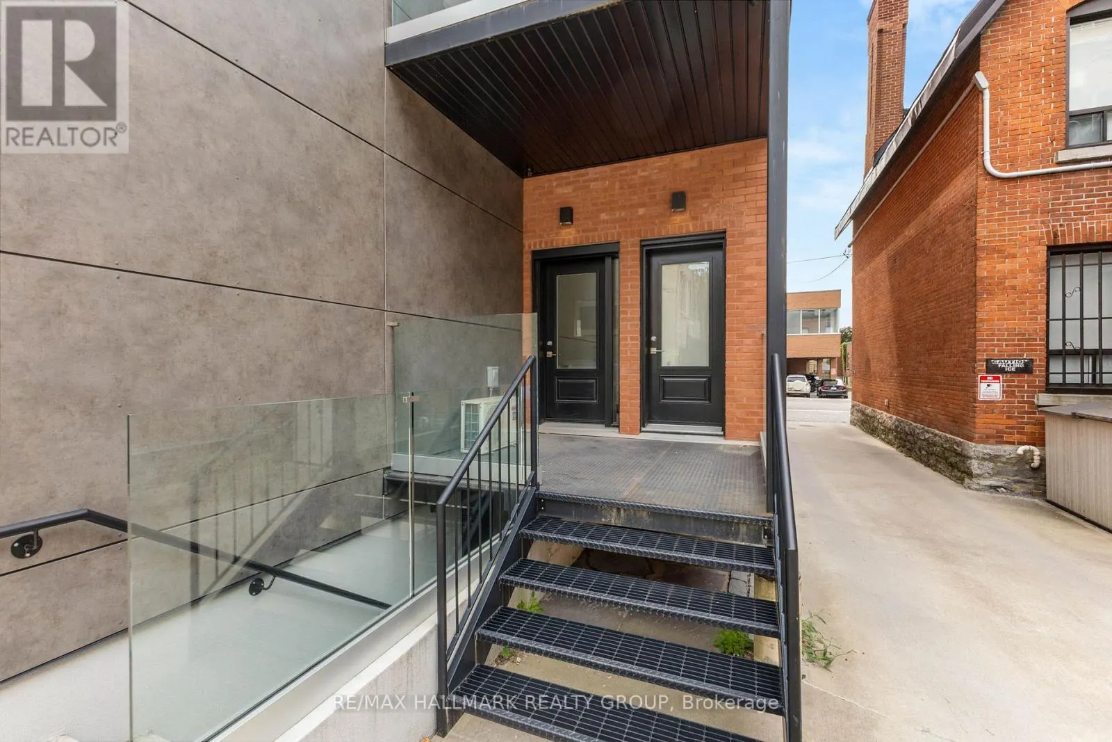 2 - 201 MACLAREN STREET