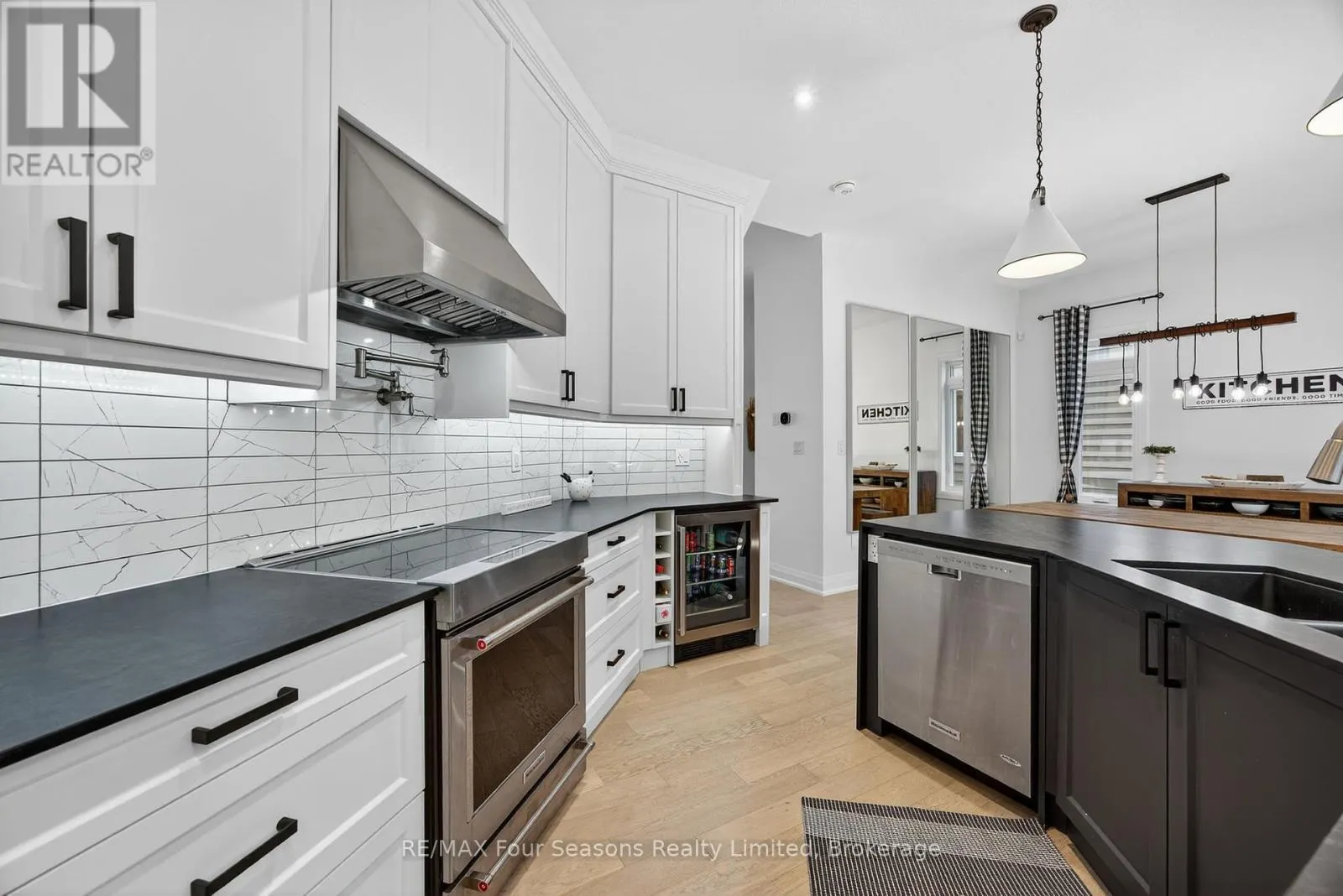 112 SCHOONERS LANE