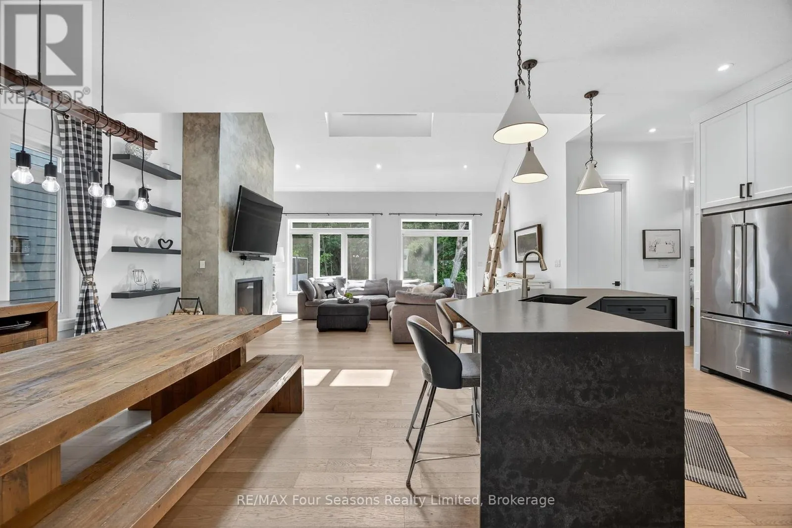 112 SCHOONERS LANE