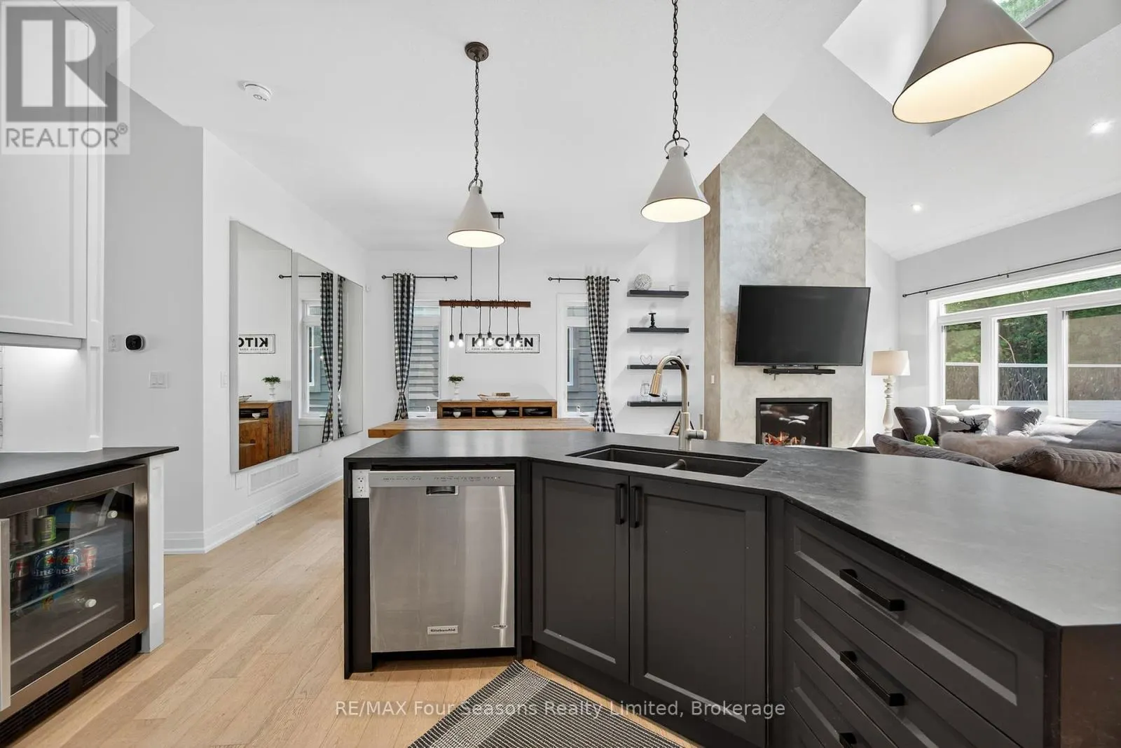 112 SCHOONERS LANE