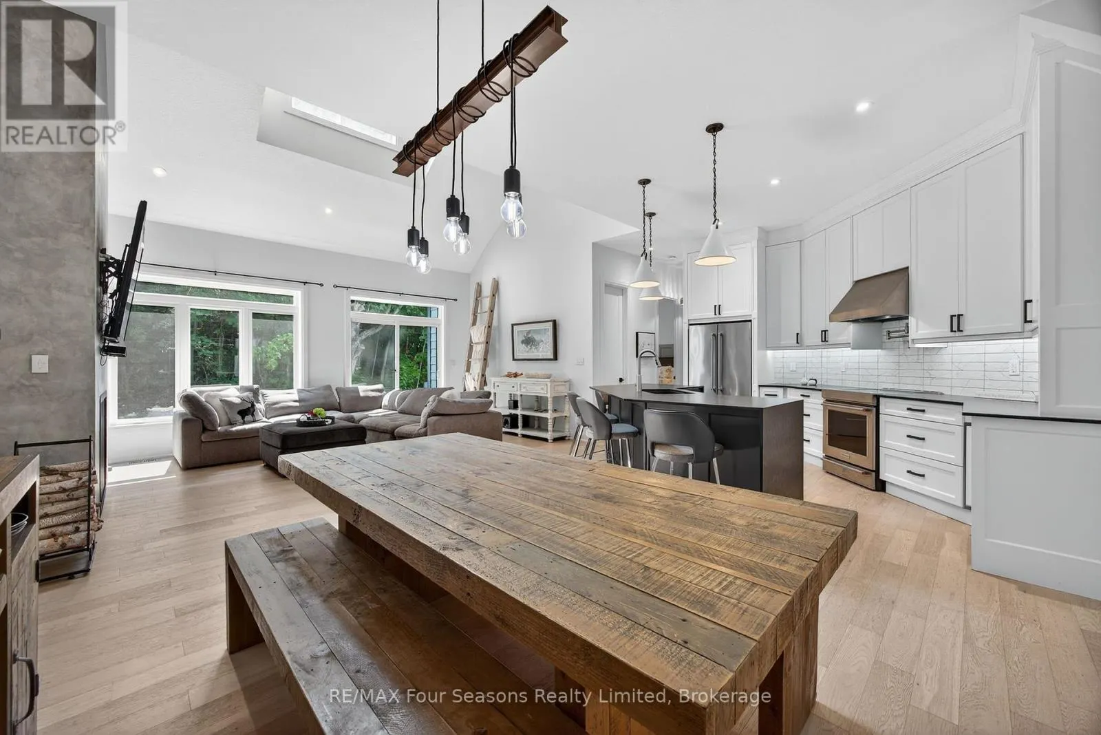 112 SCHOONERS LANE