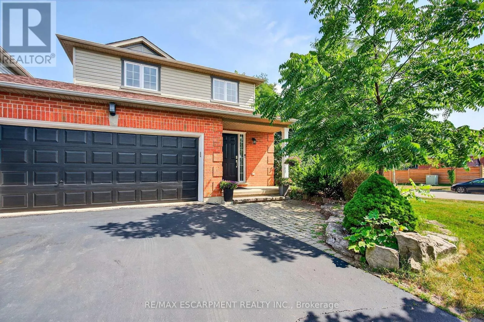 2 NEWELL COURT