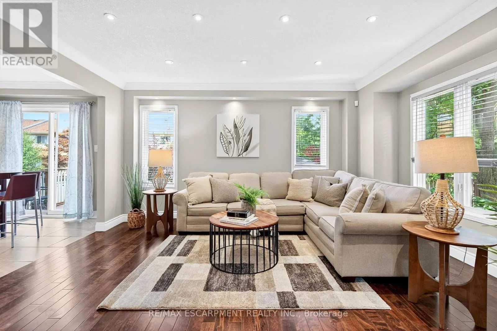 2 NEWELL COURT