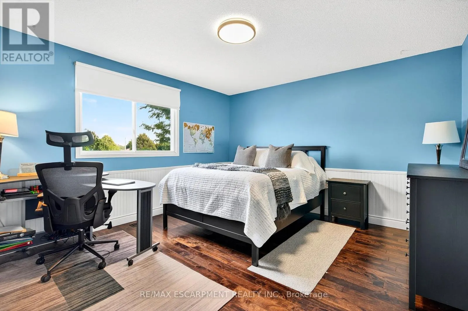 2 NEWELL COURT