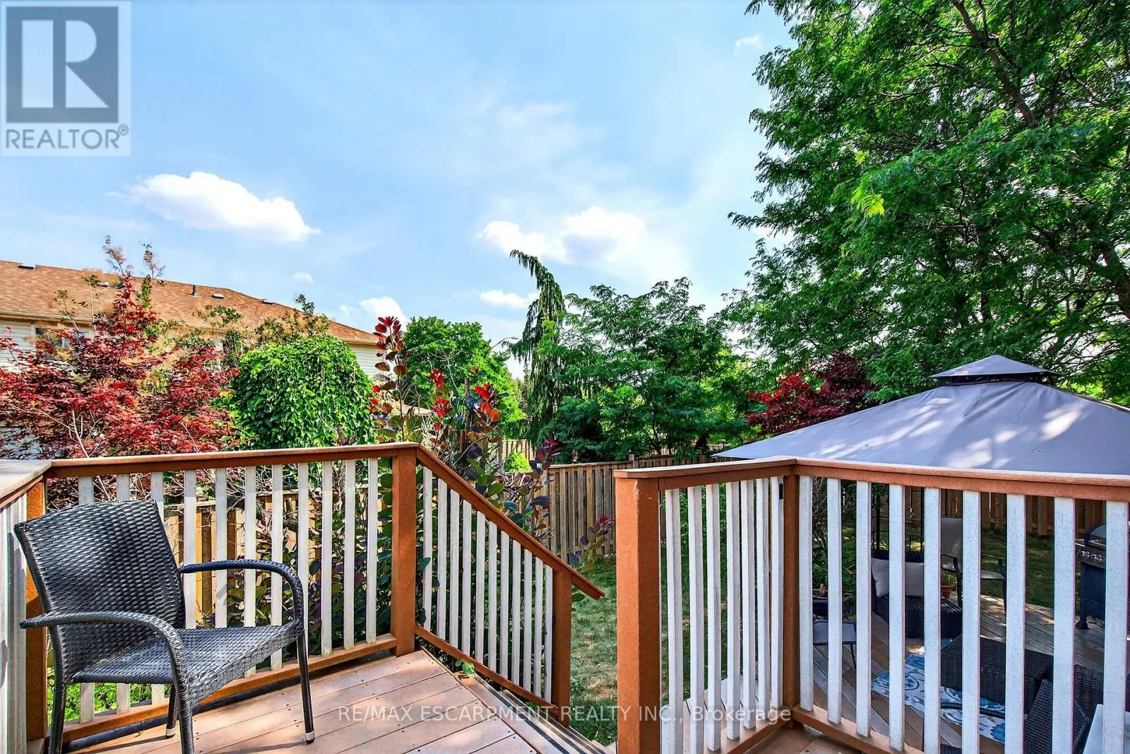 2 NEWELL COURT