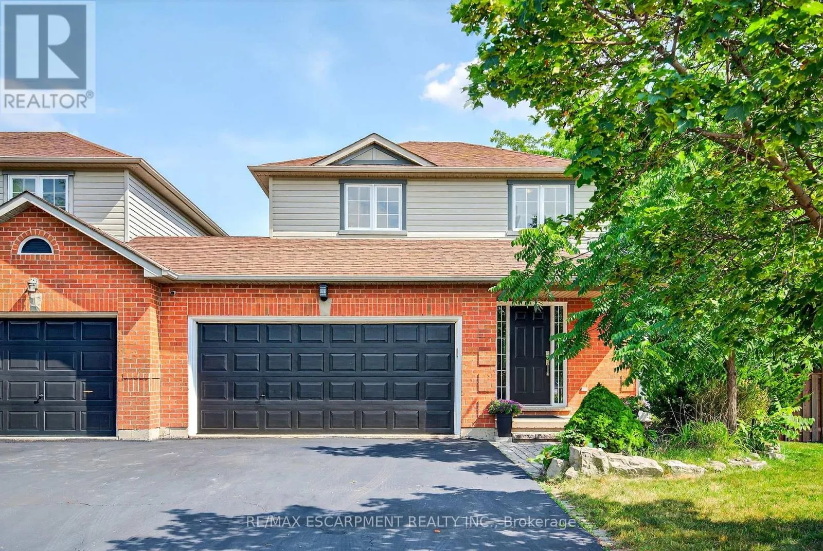 2 NEWELL COURT