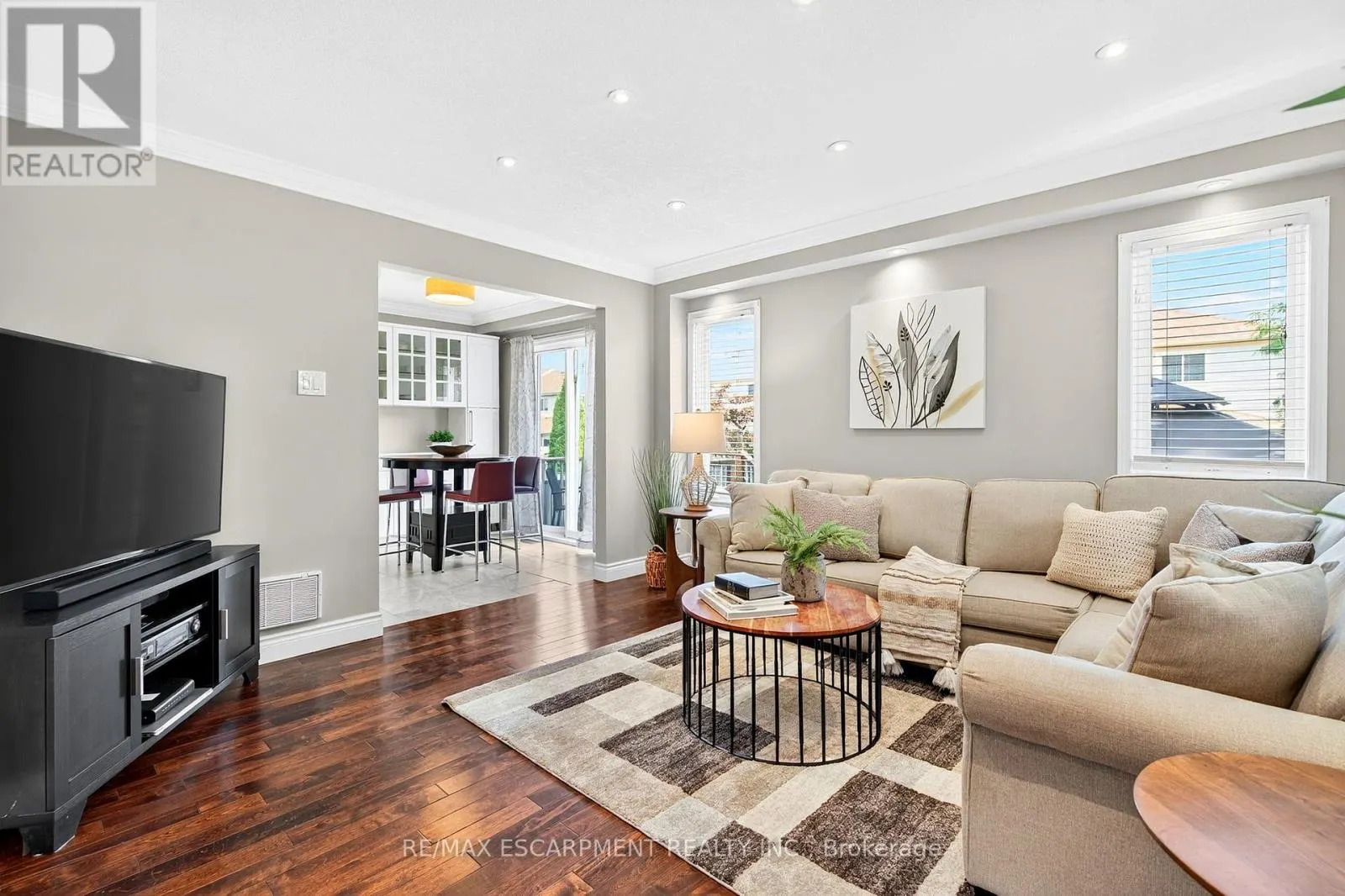 2 NEWELL COURT