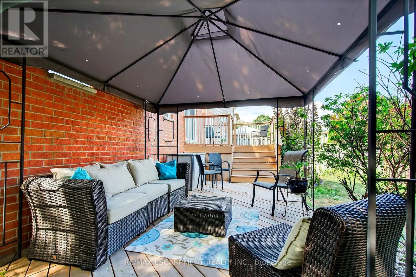 2 NEWELL COURT