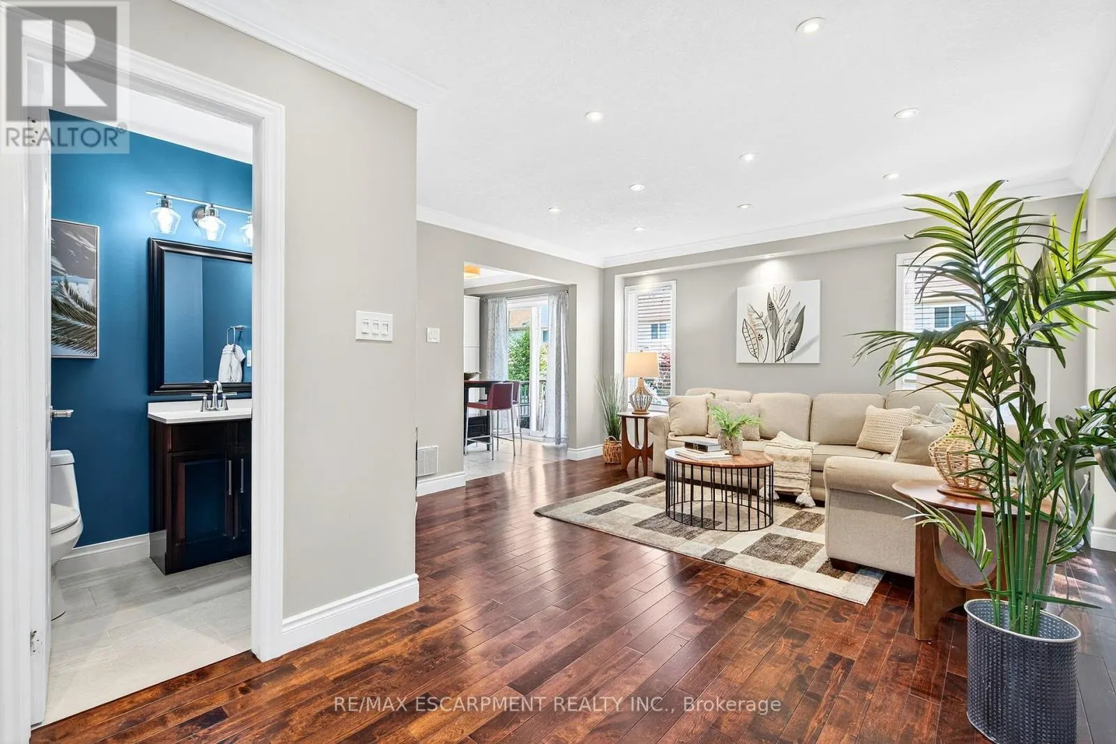 2 NEWELL COURT
