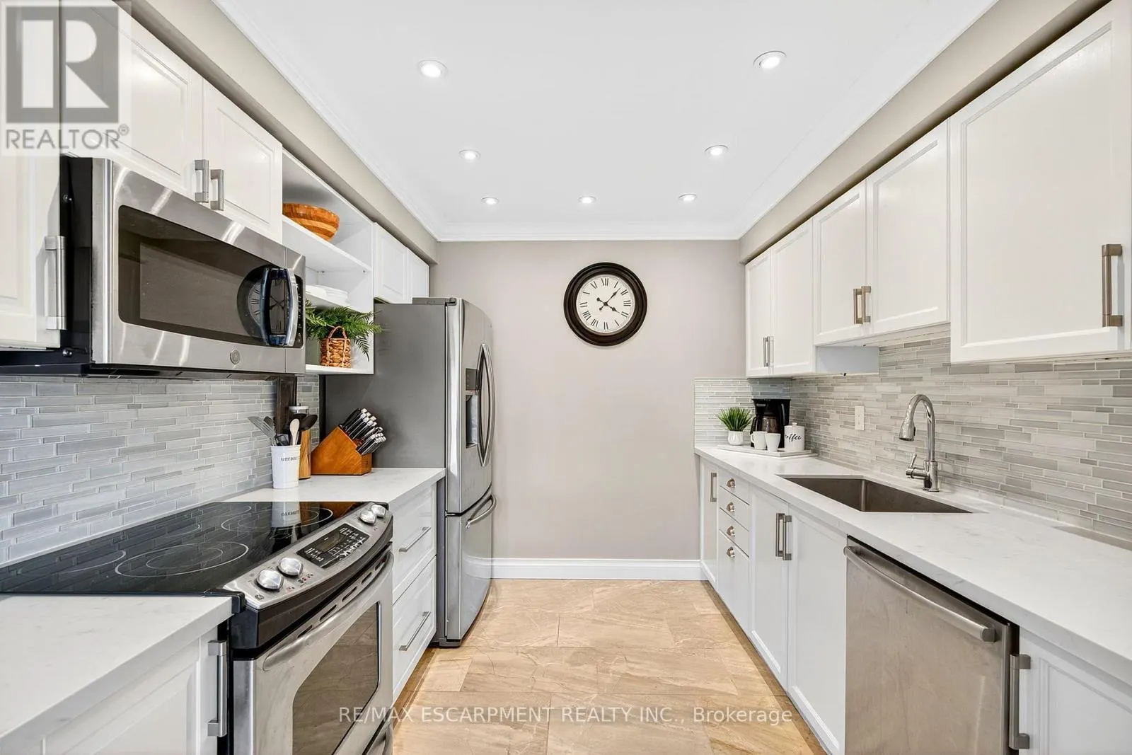 2 NEWELL COURT