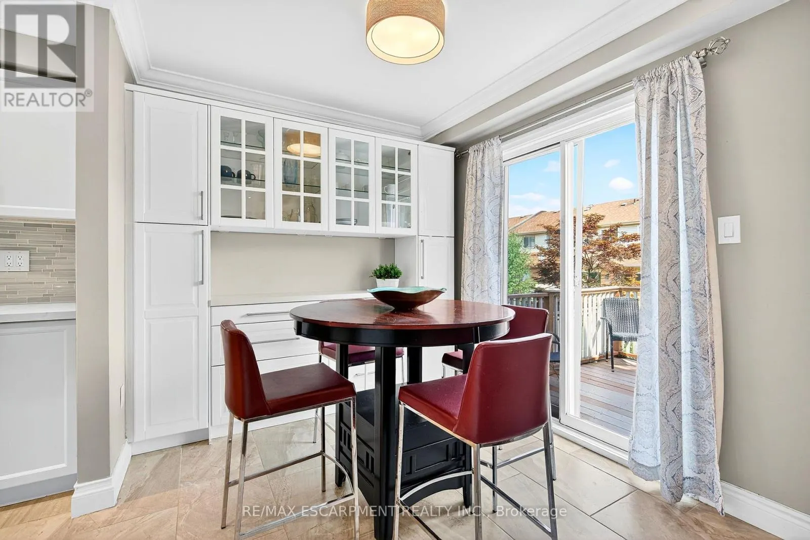 2 NEWELL COURT