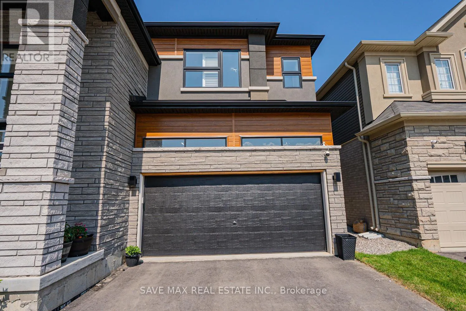 44 WAKELING DRIVE